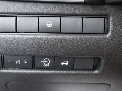Used 2024 Nissan Rogue SL AWD/4WD image 28