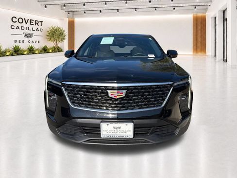 Used 2024 Cadillac XT4 Luxury w/ Cold Weather Package FWD image 3