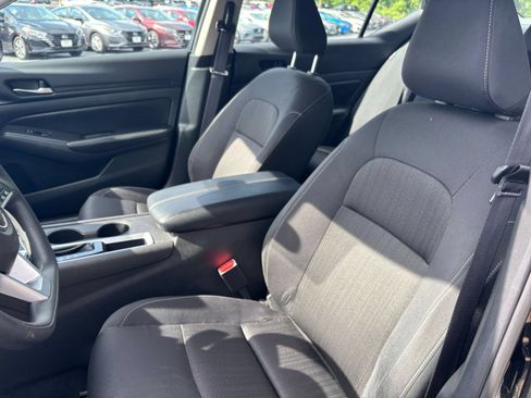 Used 2025 Nissan Altima 2.5 SV FWD image 31