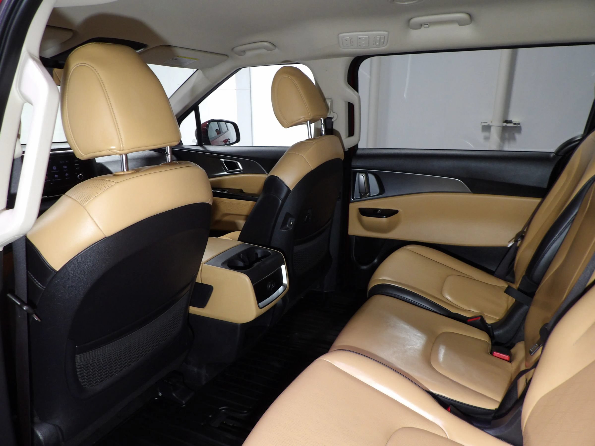 Used 2024 Kia Carnival LX FWD image 15