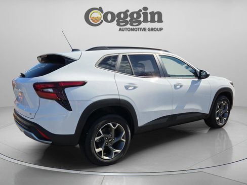 New 2025 Chevrolet Trax LT w/ LT Convenience Package image 4
