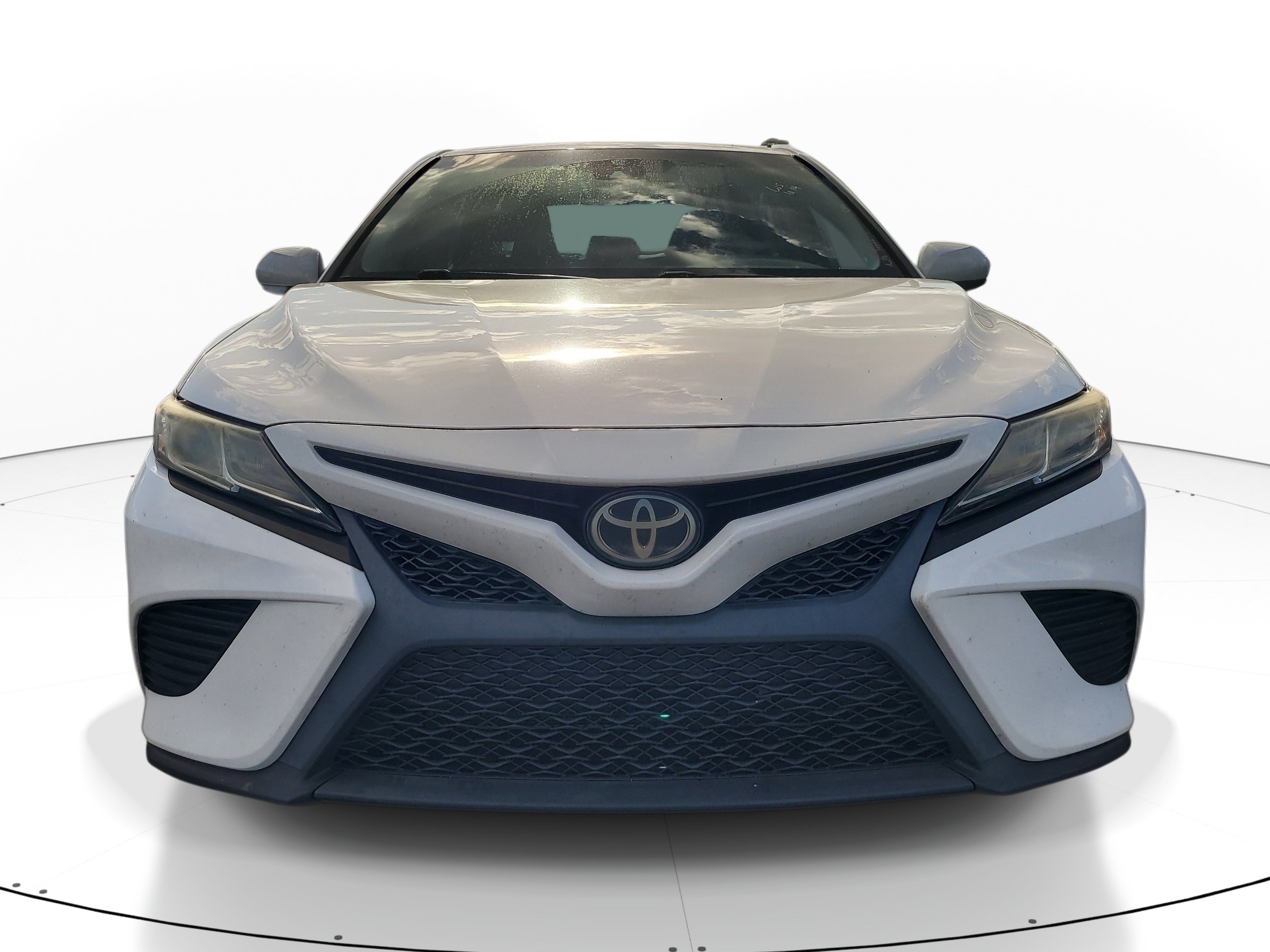Used 2018 Toyota Camry SE FWD image 2