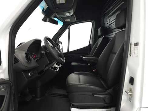 Used 2025 Mercedes-Benz Sprinter 2500 image 7