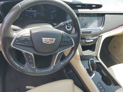 Used 2018 Cadillac XT5 Luxury w/ Driver Awareness Package AWD/4WD image 6