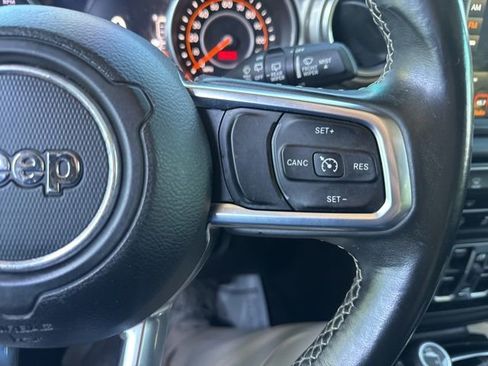 Used 2018 Jeep Wrangler Unlimited Sahara AWD/4WD image 23