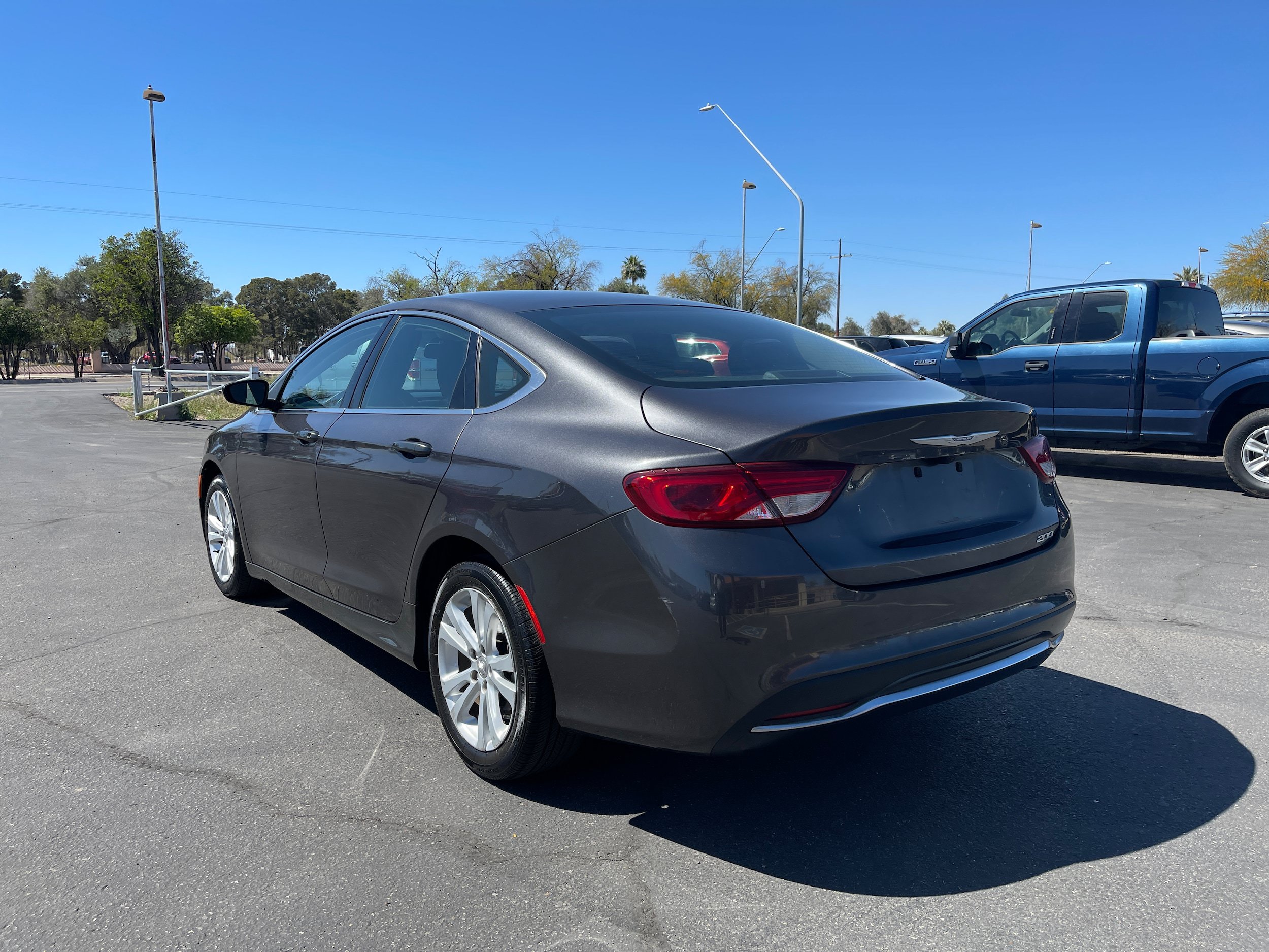 Used 2016 Chrysler 200 Limited FWD image 3
