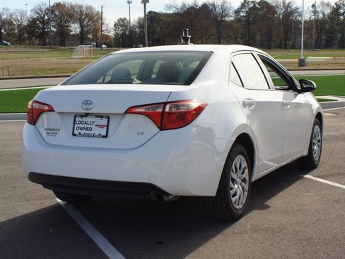 Used 2018 Toyota Corolla LE image 17