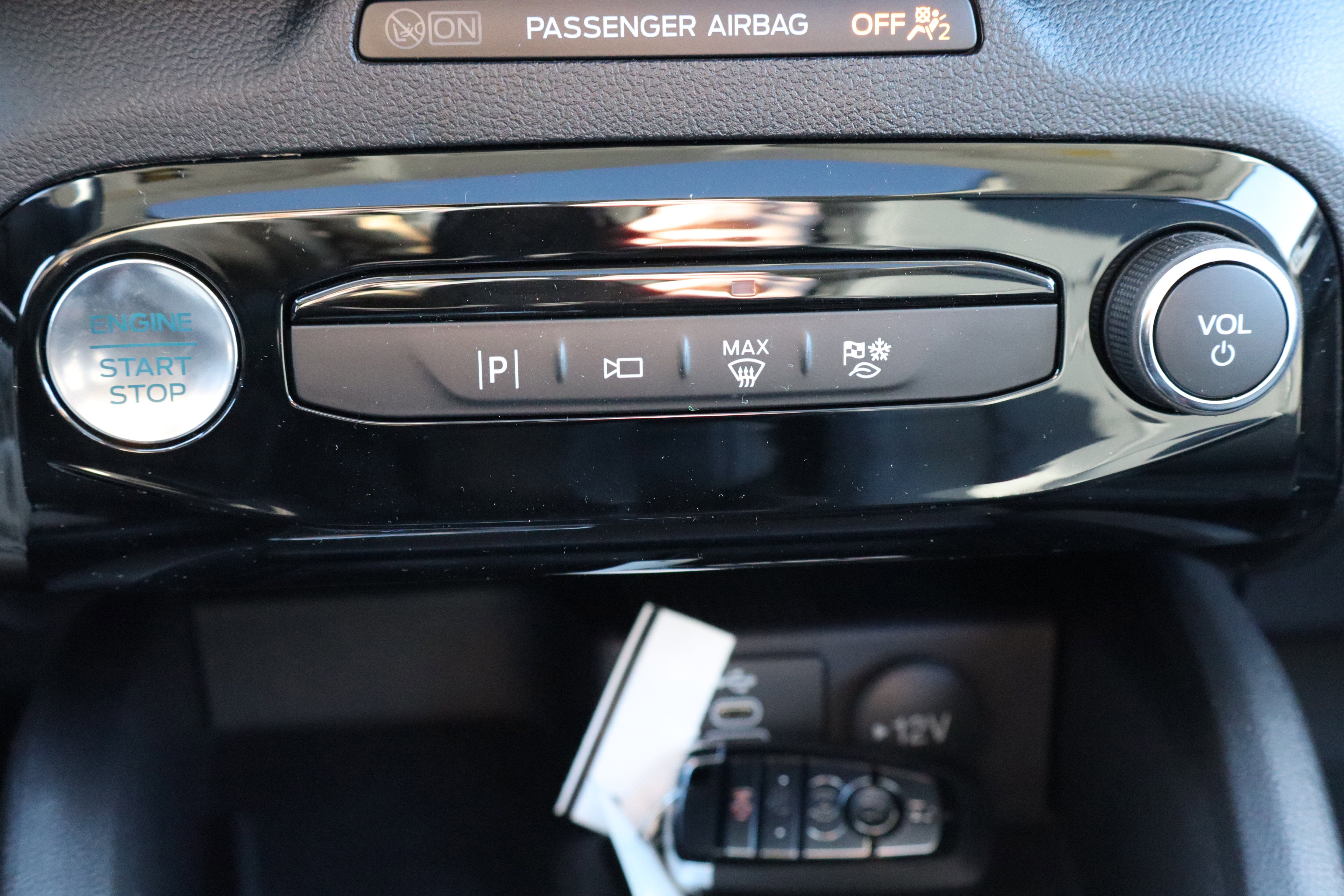 New 2025 Ford Escape SE w/ PHEV Premium Package FWD image 27