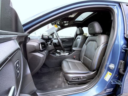 Used 2024 Buick Envista Sport Touring w/ Convenience I Package FWD image 10