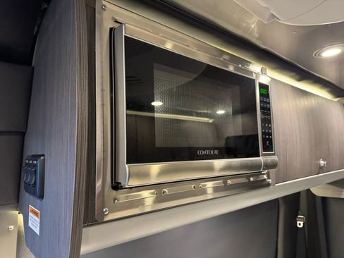 Used 2021 Mercedes-Benz Sprinter 2500 w/ Windows All Around Package image 33