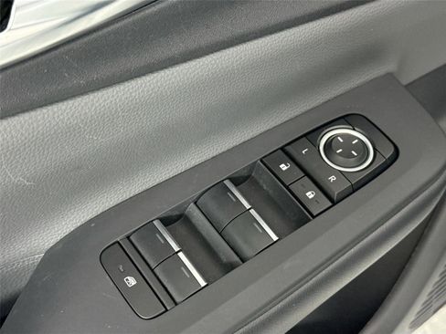 Used 2024 Toyota Prius XLE image 31