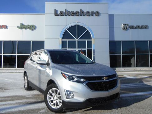 Used 2019 Chevrolet Equinox LT w/ Driver Convenience Package image 2
