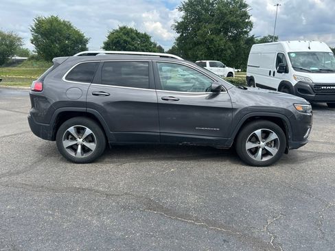 Used 2019 Jeep Cherokee Limited AWD/4WD image 2