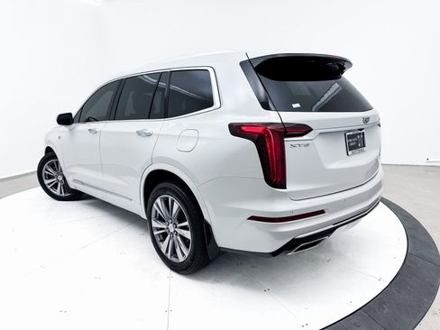 Used 2023 Cadillac XT6 Premium Luxury image 2