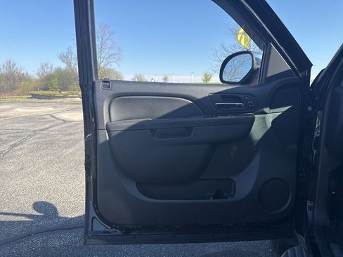 Used 2013 Chevrolet Avalanche LTZ AWD/4WD image 8