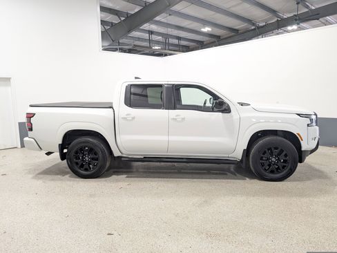 Used 2023 Nissan Frontier SV w/ Midnight Edition Package AWD/4WD image 2