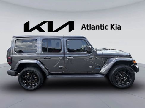 Used 2021 Jeep Wrangler Unlimited Sahara AWD/4WD image 5