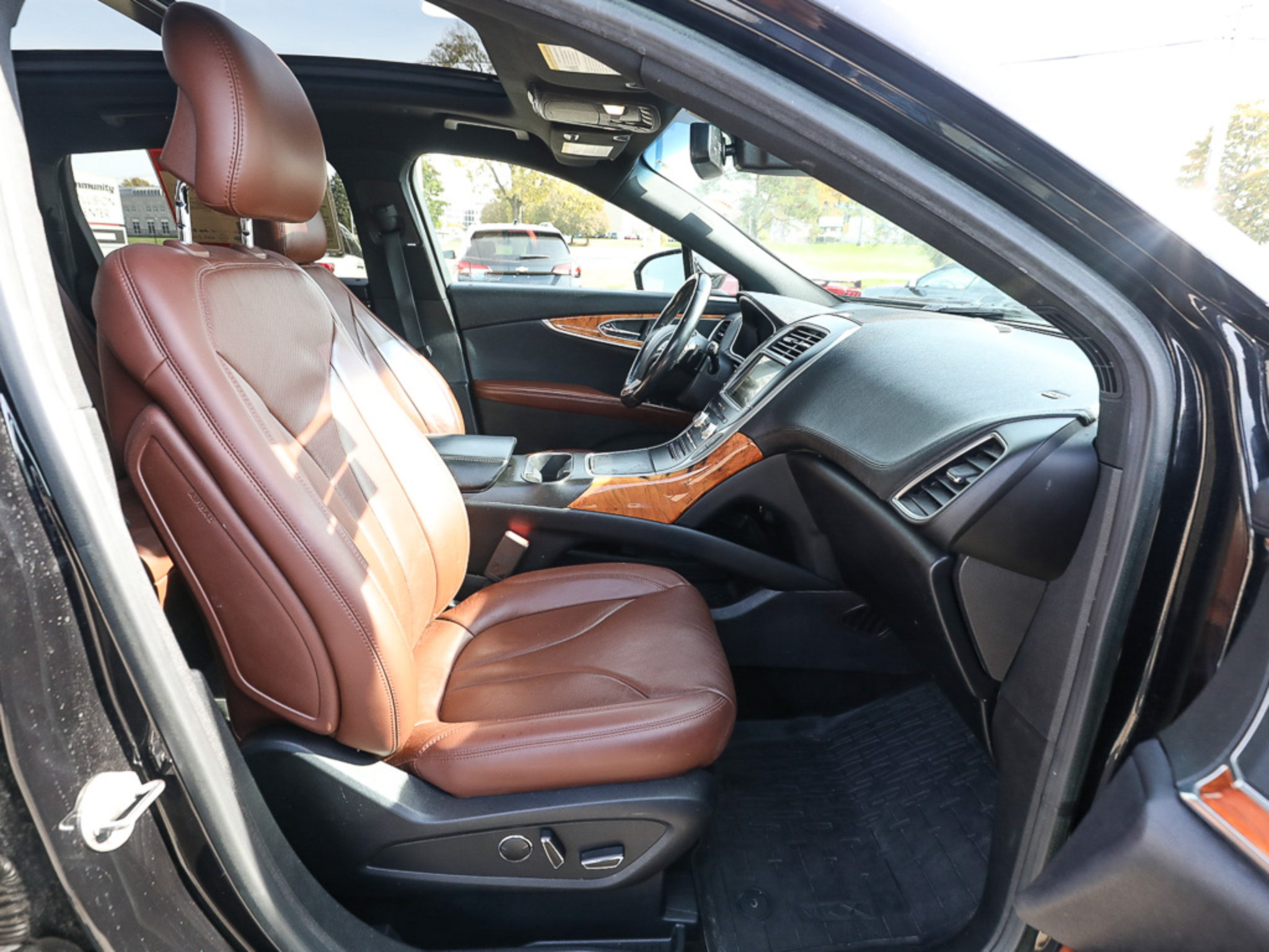 Used 2017 Lincoln MKX Reserve w/ Lincoln MKX Climate Package AWD/4WD image 22