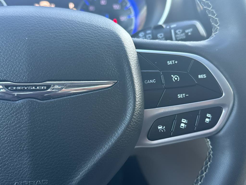 Used 2024 Chrysler Pacifica Touring-L FWD image 13