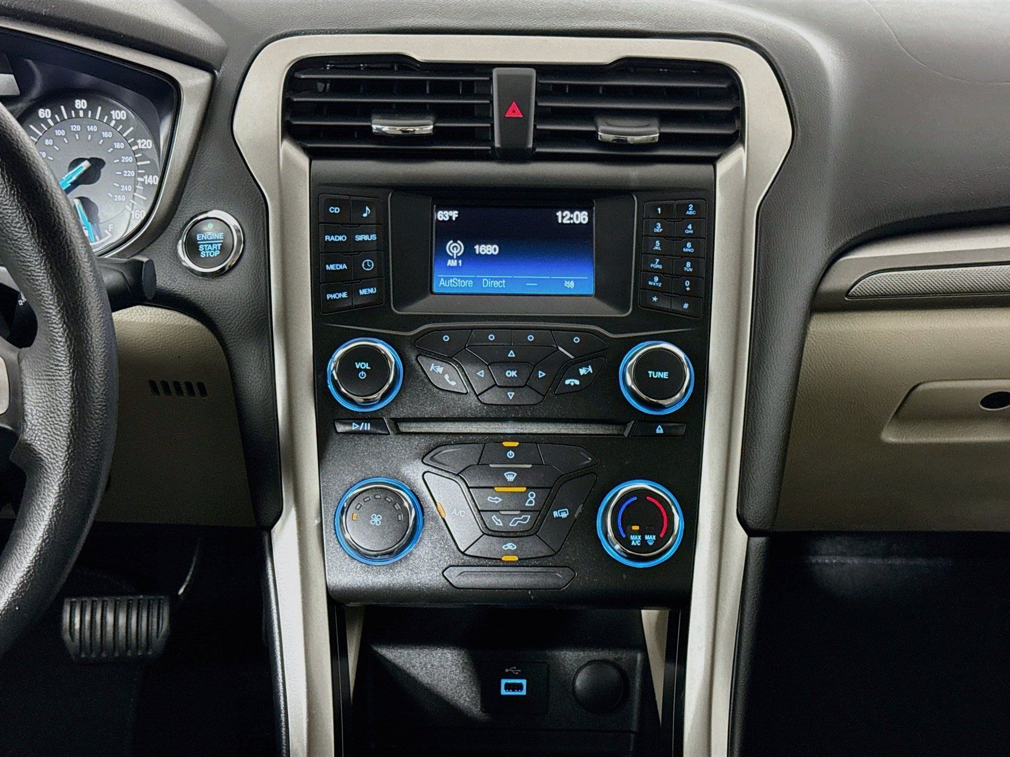 Used 2018 Ford Fusion SE FWD image 26