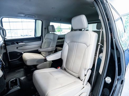 Used 2023 Jeep Wagoneer Series III w/ Preferred Equipment Group image 57