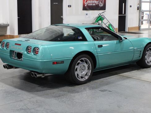 Used 1991 Chevrolet Corvette Coupe RWD image 25