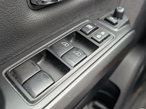 Used 2023 Nissan Titan PRO-4X w/ Pro-4x Convenience Package AWD/4WD image 17