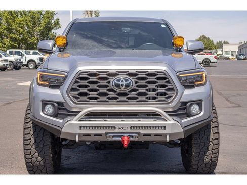 Used 2021 Toyota Tacoma TRD Off-Road w/ Technology Package AWD/4WD image 8
