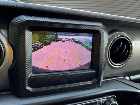 Used 2022 Jeep Wrangler Unlimited Sport AWD/4WD image 9