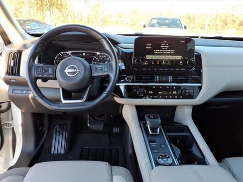 Certified 2024 Nissan Pathfinder SL image 8