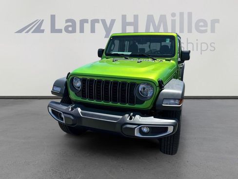 New 2025 Jeep Gladiator Sport image 3