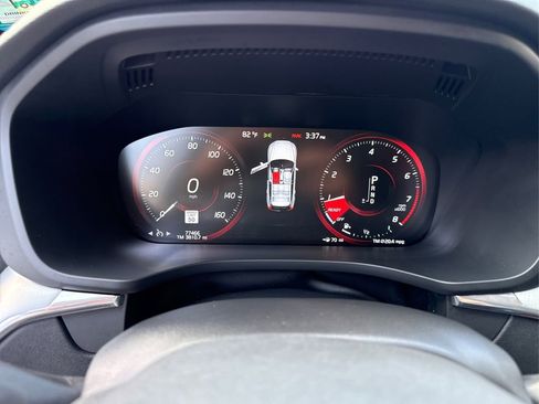 Used 2018 Volvo XC60 T5 Momentum w/ Vision Package image 24