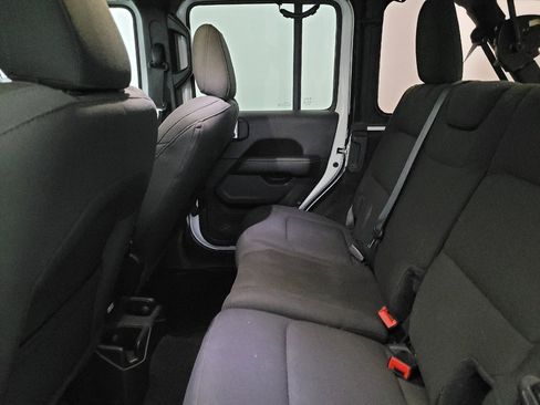 Used 2020 Jeep Wrangler Unlimited Sahara AWD/4WD image 18