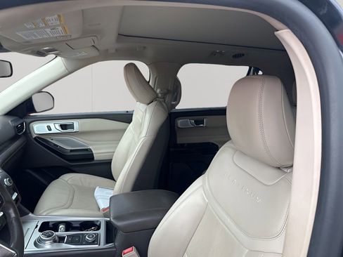 Used 2020 Ford Explorer Platinum w/ Premium Technology Package AWD/4WD image 27