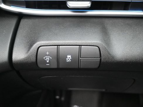 Used 2025 Hyundai Elantra SEL FWD image 21