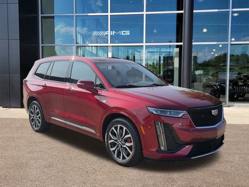 Used 2023 Cadillac XT6 Sport w/ Platinum Package image 3