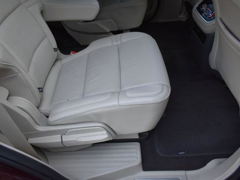 Used 2018 Lincoln Navigator Select RWD image 32