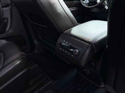 Used 2017 Chevrolet Traverse LT image 36