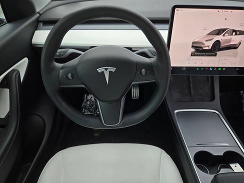 Used 2022 Tesla Model Y Performance AWD/4WD image 12