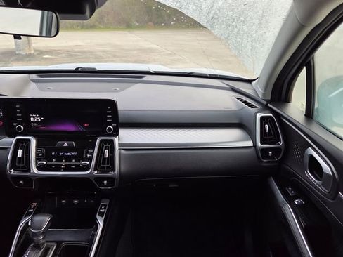 Used 2022 Kia Sorento SX image 19