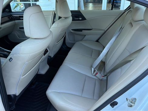 Used 2017 Honda Accord EX-L image 11
