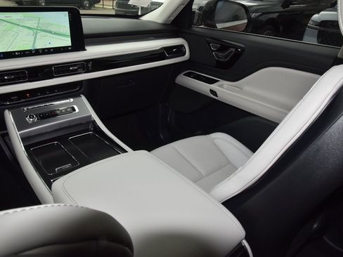 New 2026 Lincoln Aviator AWD image 18