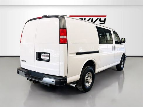 Used 2024 Chevrolet Express 2500 w/ Driver Convenience Package image 7