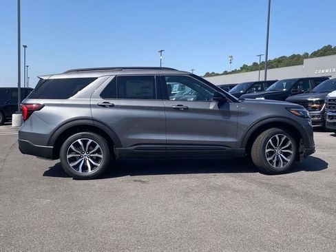 New 2026 Ford Explorer ST-Line RWD image 2