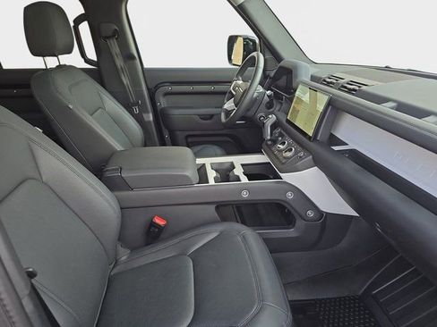 Used 2025 Land Rover Defender 110 S image 12