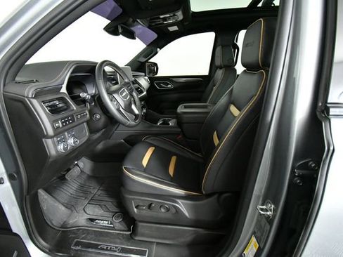 Used 2023 GMC Yukon AT4 w/ AT4 Premium Package image 5