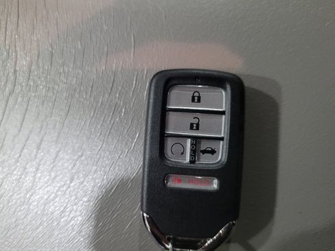 Used 2018 Honda Accord LX image 32