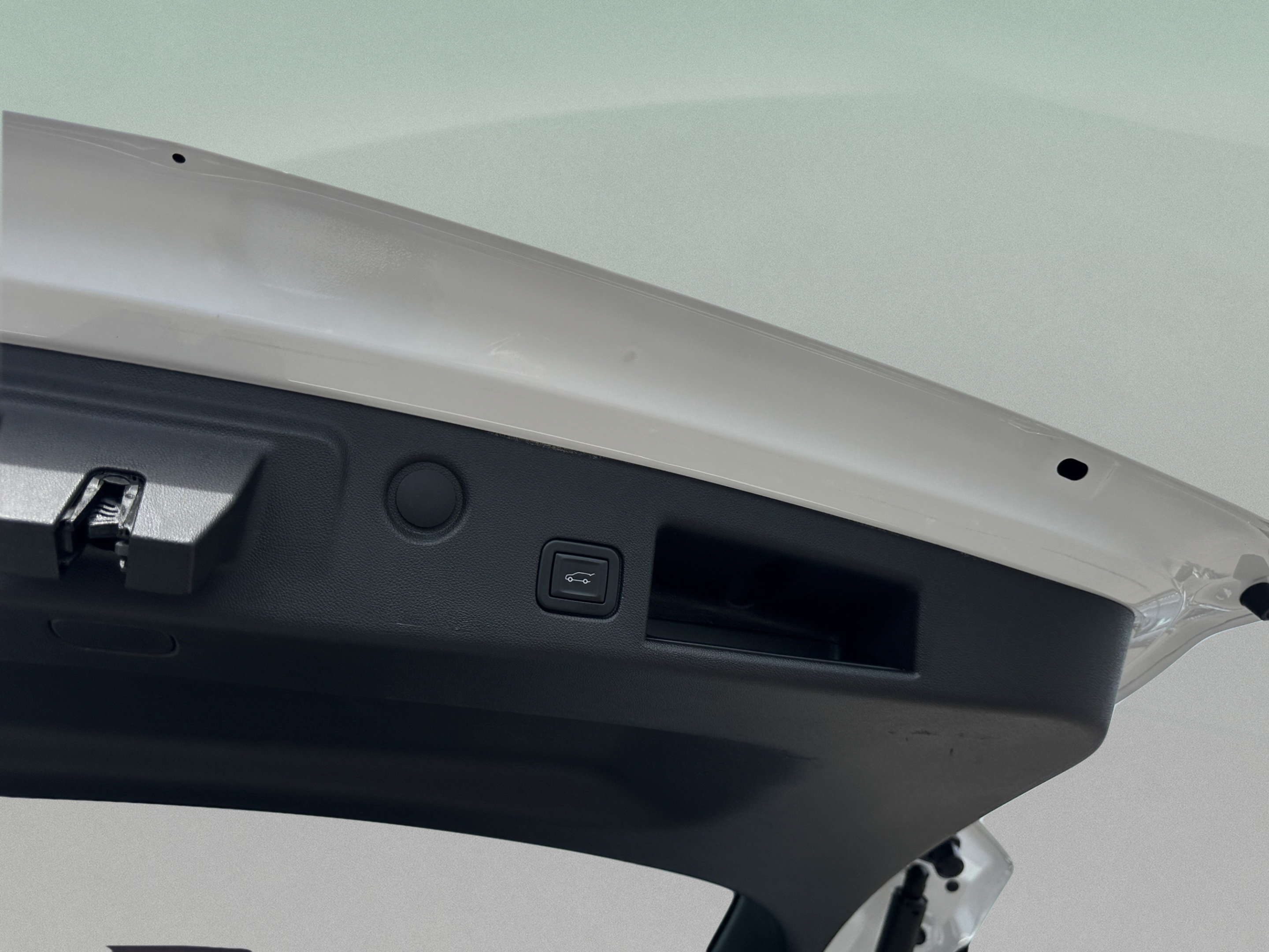 Used 2023 Chevrolet Equinox RS w/ RS Leather Package FWD image 9