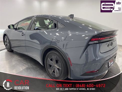 Used 2023 Toyota Prius LE FWD image 5