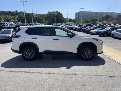 Used 2024 Nissan Rogue S FWD image 7